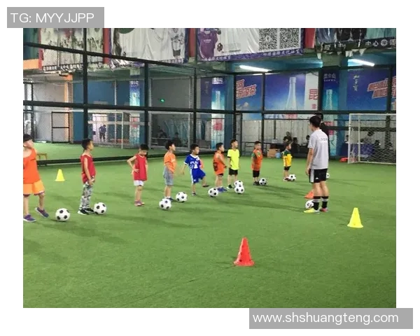 与足球明星亲密接触的独特体验让你感受足球的魅力与激情